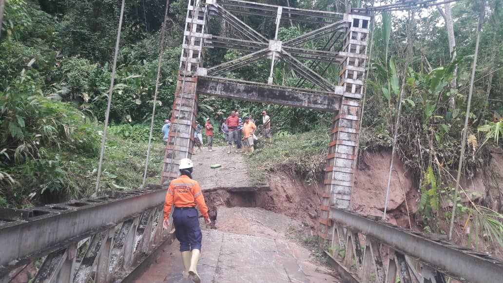 Colapso parcial del estribo izquierdo del puente Riesito Mcpio Sucre