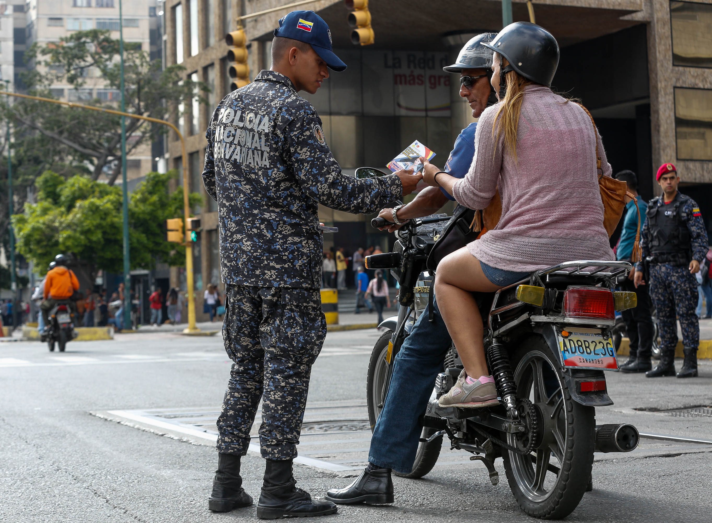 Policía Comunal activó dispositivo de prevención vial en Plaza Venezuela (6)