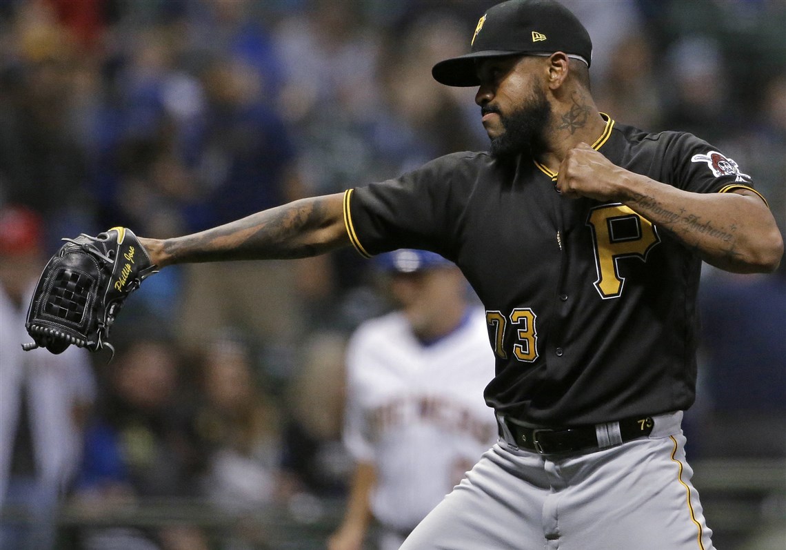 1APTOPIX-Pirates-Brewers-Baseball-10