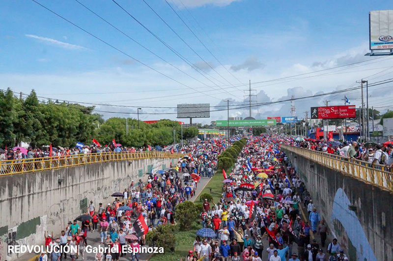 Nicaraguenses-colman-las-calles-en-demanda-de-paz-justicia-y-respeto-a-la-vida-4