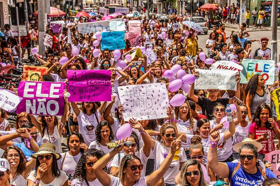 porque-las-mujeres-brasilenas-protestan-contra-la-ultraderecha-3-medium