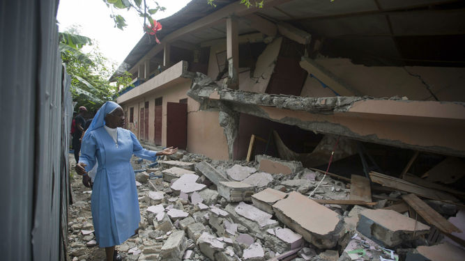 sube-a-12-la-cifra-de-muertos-por-sismo-en-haiti_022853