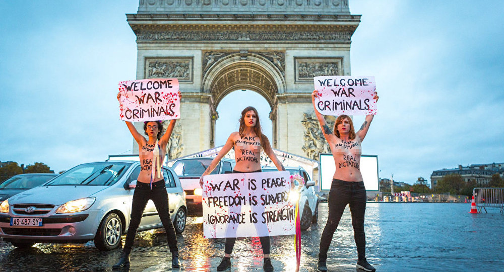 Activistas de Femen acusaron a Trump de criminal de guerra