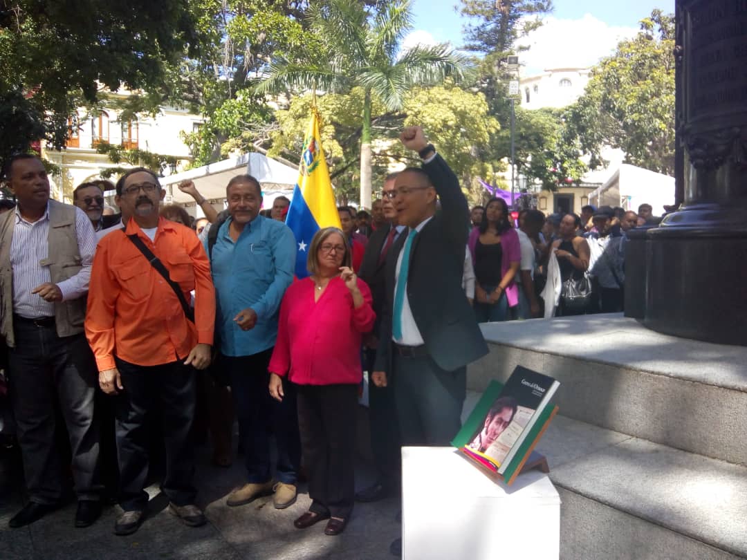 Filven 2018 honró al Libertador Simón Bolívar con Ofrenda Editorial
