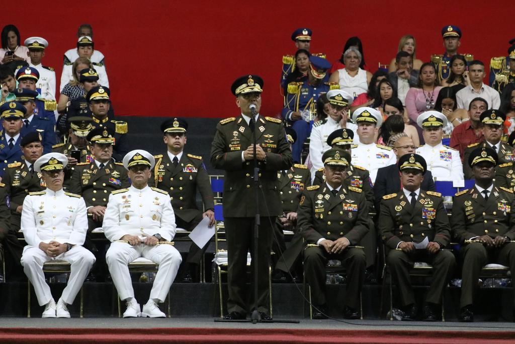 Ministro Padrino López ratifica lucha contra grupos armados de Colombia