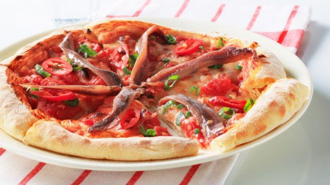 receta-de-pizza-con-queso-y-anchoas-655x368