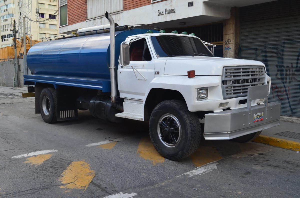 transporte-agua-potable-camion-cisterna-D_NQ_NP_835401-MLV20325154693_062015-F
