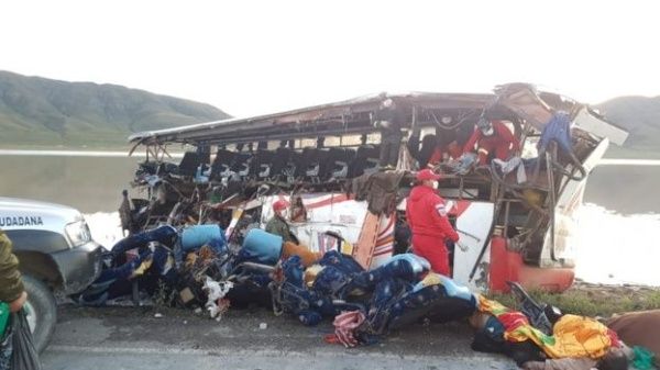 bolivia_accidente_bus_choque_fallecidos