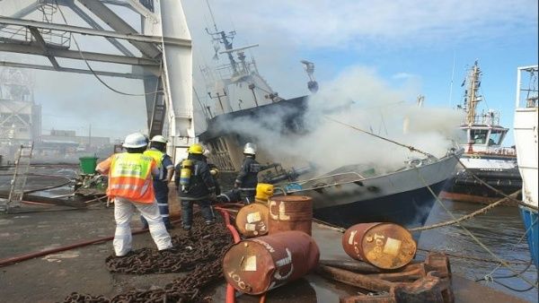 incendio-sudafrica-buque-compressor