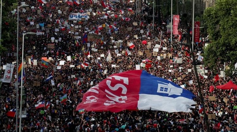 Rechazan-en-Chile-acuerdo-partidista-para-nueva-Constitución-795x445