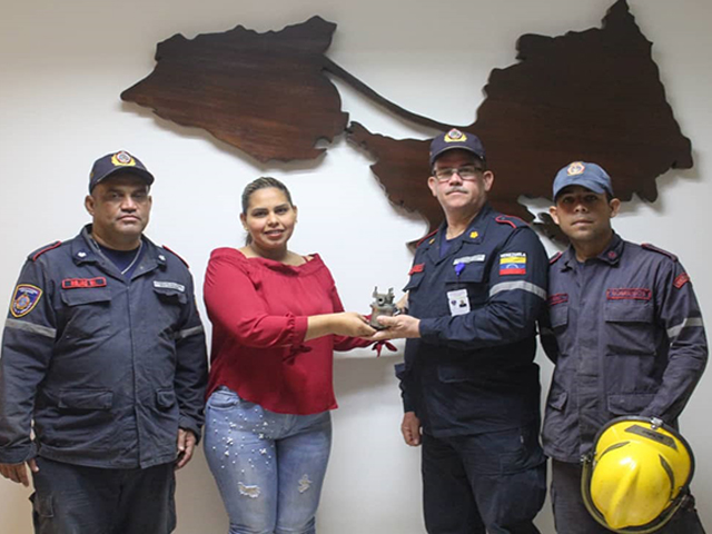 Alcalde Francisco González entregó repuestos automotrices a Bomberos NE