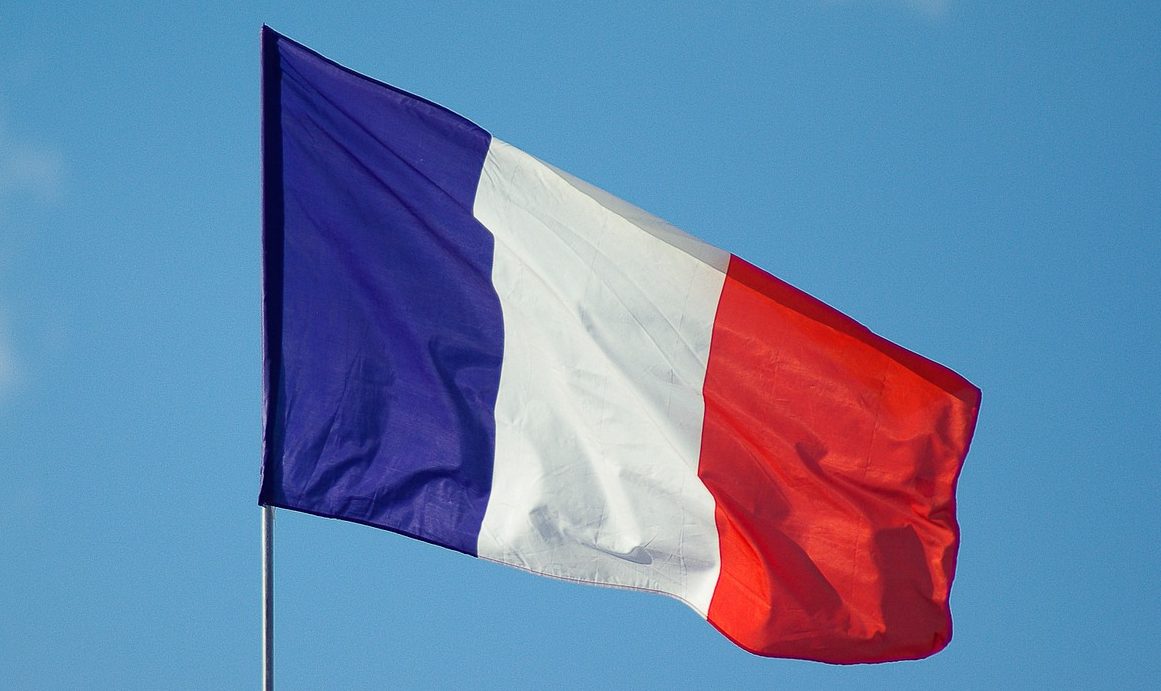 Bandera-de-Francia-ondeando