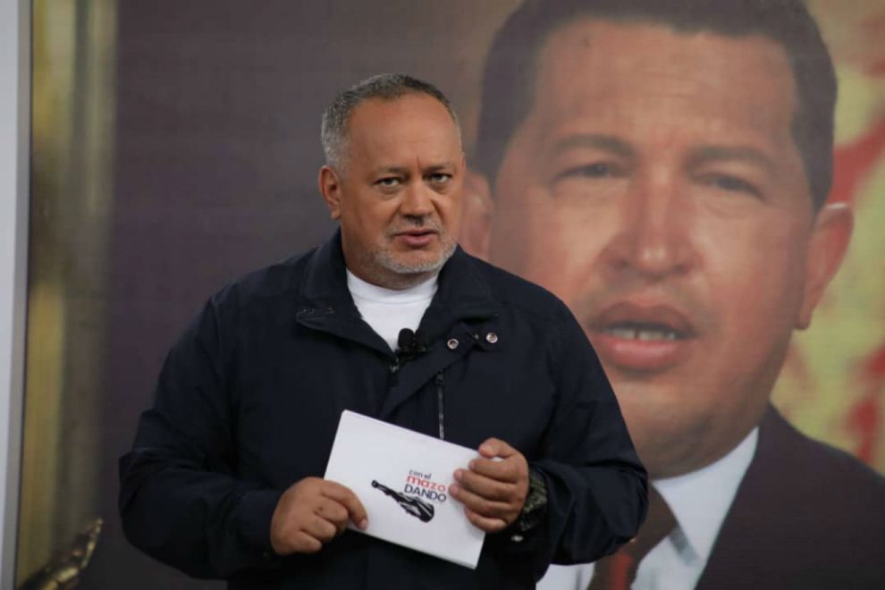 Diosdado-Cabello-mazo-dando-polar-990x660