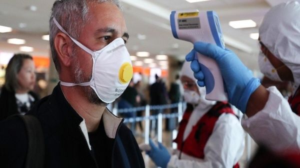 viajeros-utilizan-mascarillas-en-ecuador-coronavirus