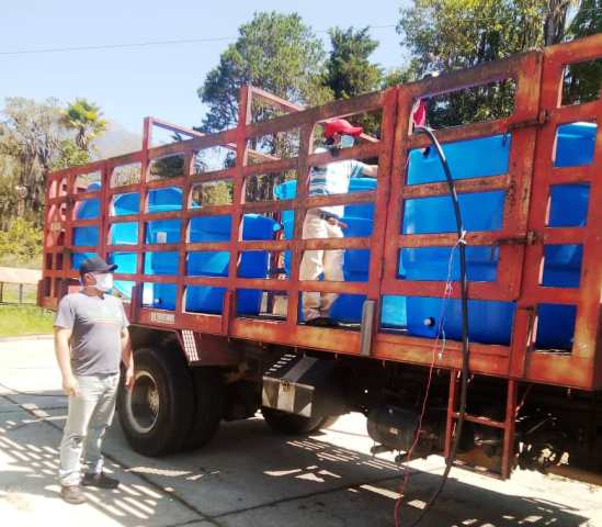 Abastecimiento de cloro en la Planta Dr Enrique Bourgoin rumbo al municipio Rangel (Foto Prensa AR)