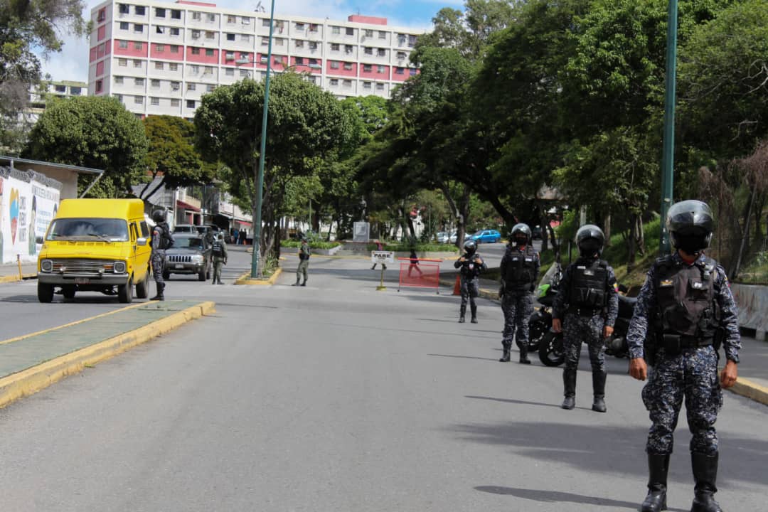 Más de 10 mil funcionarios desplegados para supervisar cumplimiento de cuarentena radical en Caracas (2)