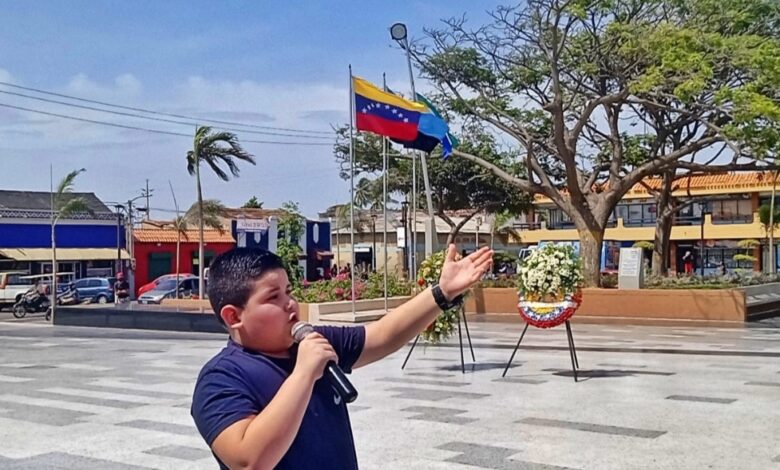 Habitantes de la Guajira venezolana rinden tributo al tricolor patrio