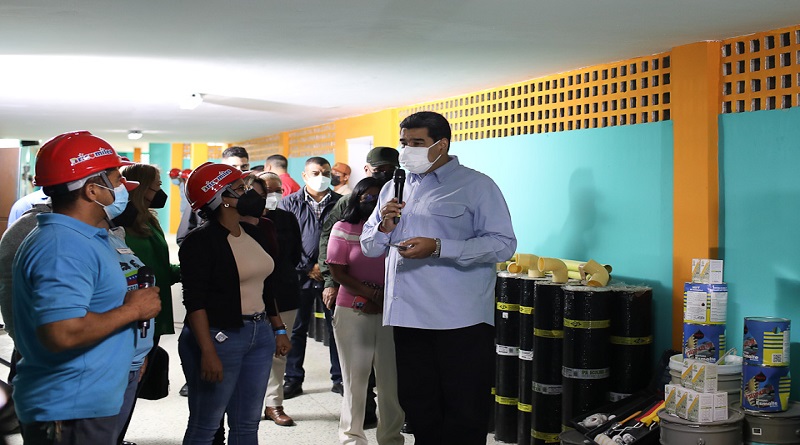 Maduro define retomada de centros de educação e saúde para dezembro