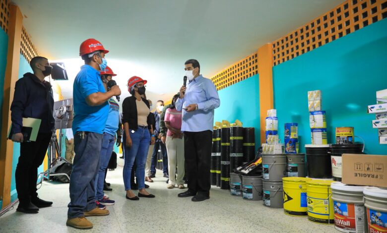 Maduro recibió a 30 estudiantes que cursaron estudios en Rusia y Bielorrusia