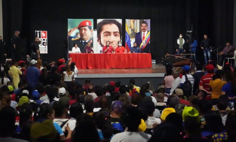 Conversatorio Las Comunas y la Razón Amorosa de Chávez