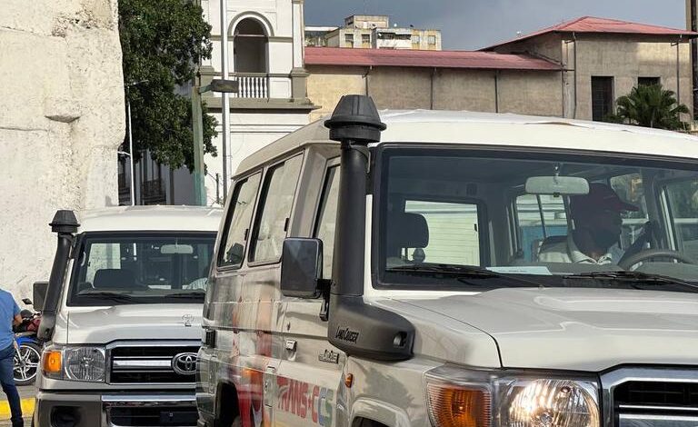 Alcaldesa de Caracas entregó Jeeps a la comunidad de San Juan