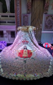 Bendecidos mantos de la Virgen Nuestra Señora de la Chiquinquirá