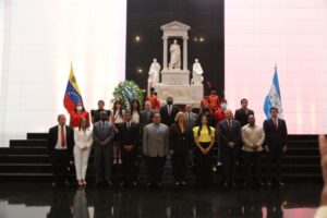 Embajadora de Honduras rindió honores al Libertador Simón Bolívar