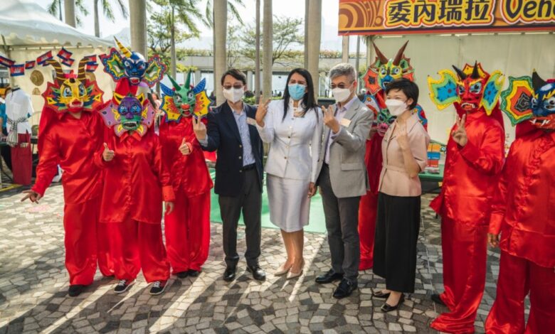 Diablos Danzantes del Corpus Christi estuvieron presentes en la celebración del 25º aniversario de la reunificación chino- hongkonesa