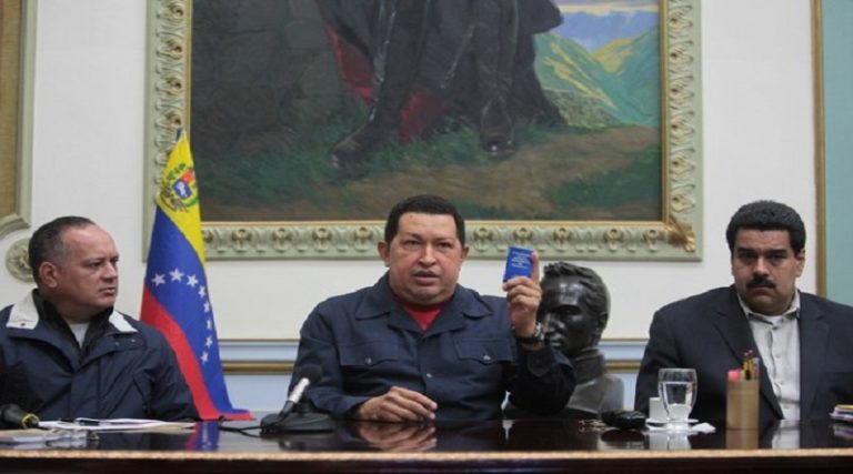 Chávez recibe amor del pueblo en Día de la Lealtad
