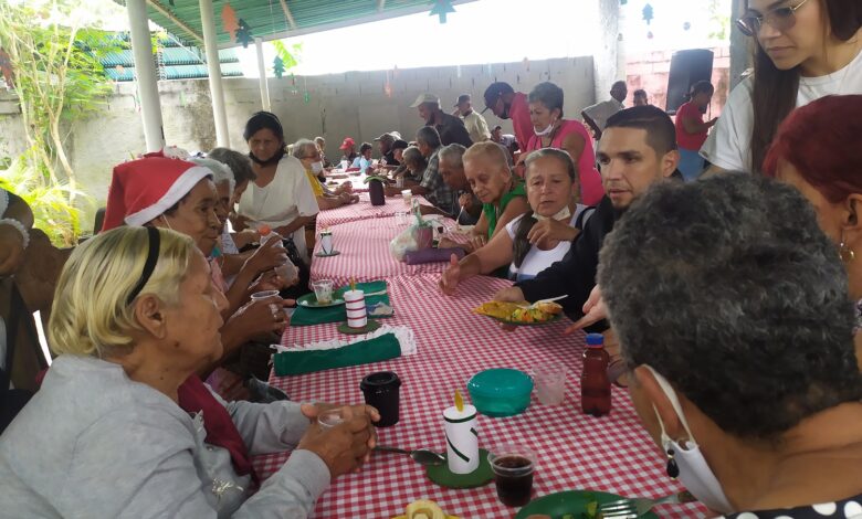 Alcalde Orsini celebro compartir decembrino con abuelos De la Casa de Alimentación “Pablo Natera”