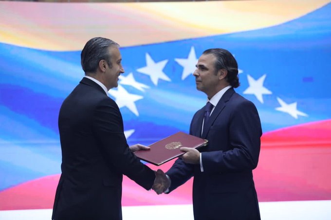 Pdvsa y Chevron firmaron contrato para la continuación de operaciones petroleras en Venezuela