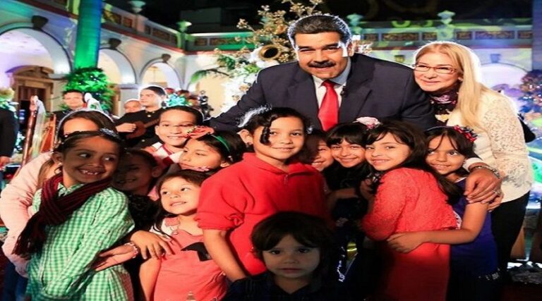 Maduro en su mensaje navideño invito al pueblo a seguir cuidando a nuestra amada Venezuela"