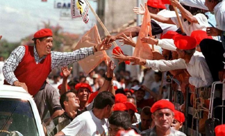 Chávez llega por primera vez a la presidencia hace 24 años