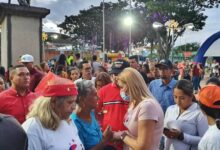 En Los Guayos inició la Feria Navideña A través del movimiento “Emprendiendo al Futuro” En los guayos inició la Feria Navideña con las tradiciones