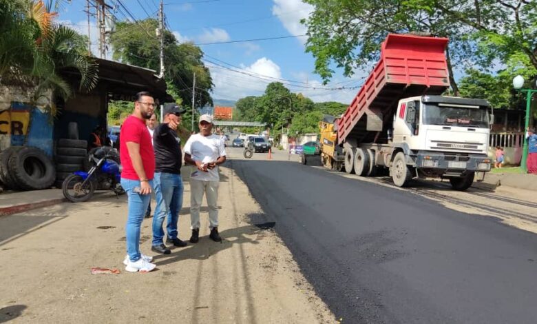 Más de 200 toneladas de asfalto se han aplicado en las principales vías de Urdaneta