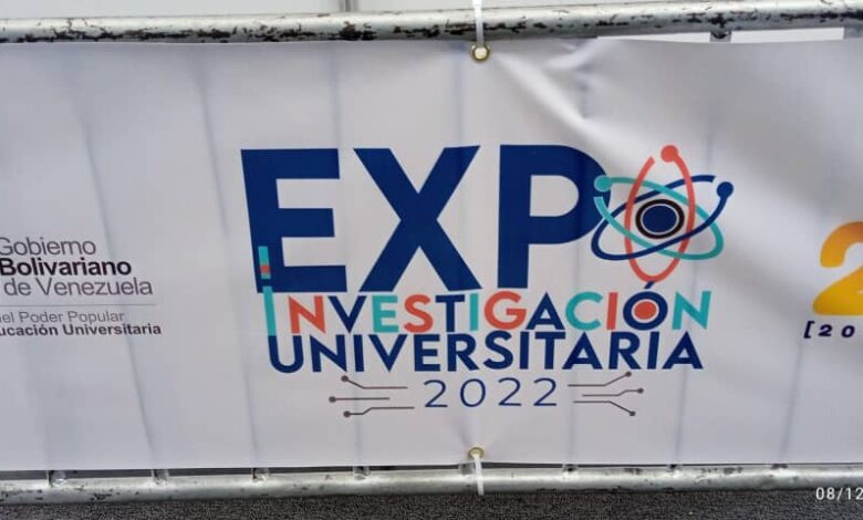 En la UMEB se instaló la Expo Investigación Universitaria 2022