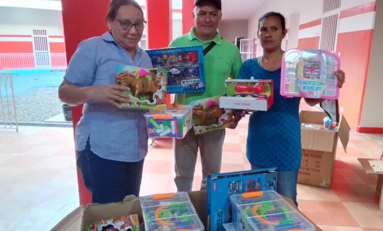 Niños y niñas de la Parroquia Candelaria recibieron sus regalos del Niño Jesús