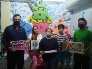 Niños y niñas de la Parroquia Candelaria recibieron sus regalos del Niño Jesús