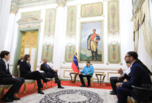 Mandatario Nacional recibió este viernes a destacados exfutbolistas en el Palacio de Miraflores