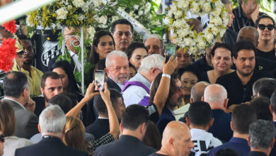 Funeral de Pele se realiza en estadio donde debutó