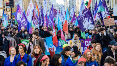 Miles de franceses protestan contra la reforma de pensiones