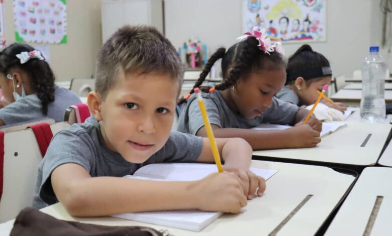 Población estudiantil venezolana retorno a sus aulas para dar comienzo a las clases