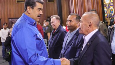 Maduro llamó a gobernadores y alcaldes exigir cese de sanciones