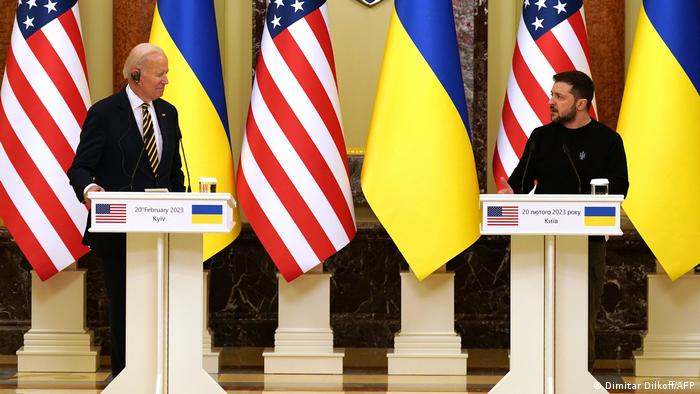 Biden visitó en Kiev al presidente de Ucrania Volodimir Zelenski