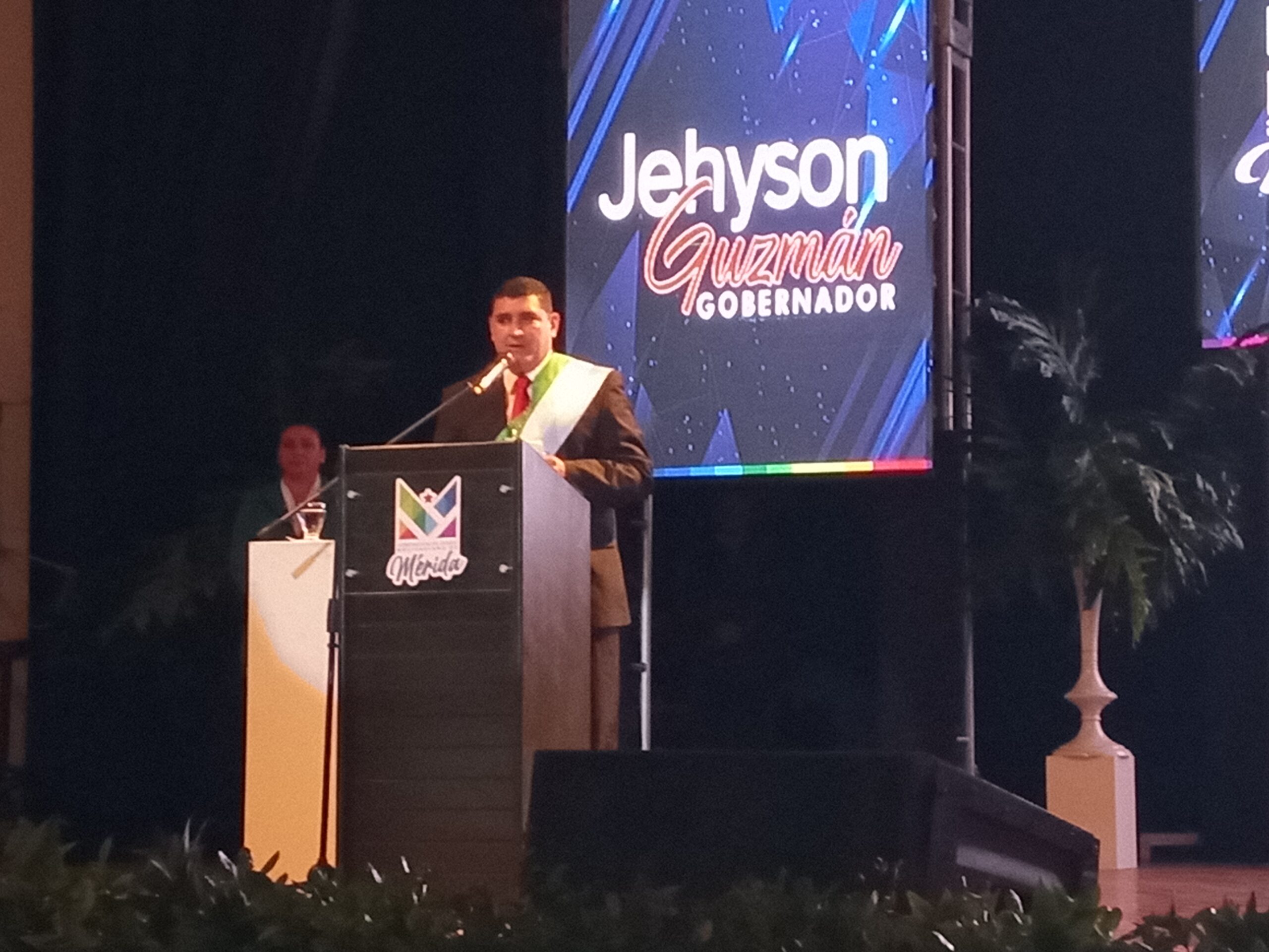 El Gobernador del Estado Mérida trabaja en la desburocratización de las