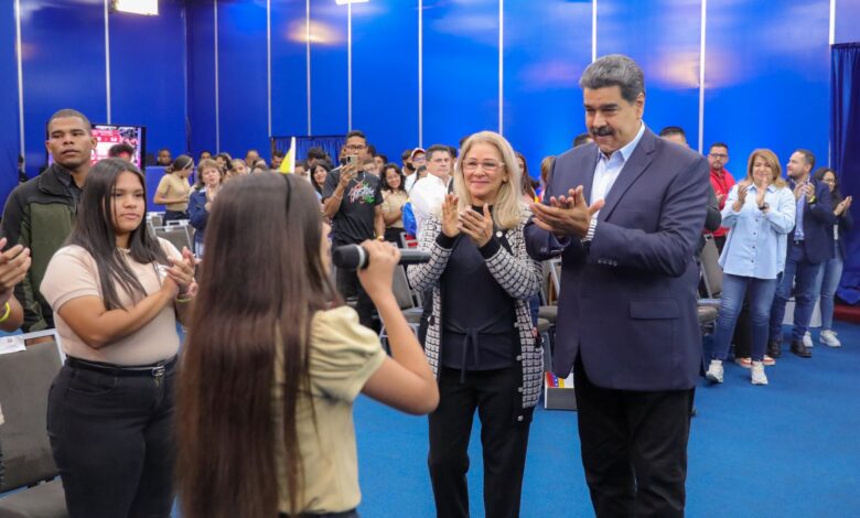 Presidente Maduro instruye multiplicar núcleos de teatro y orquestas sinfónicas