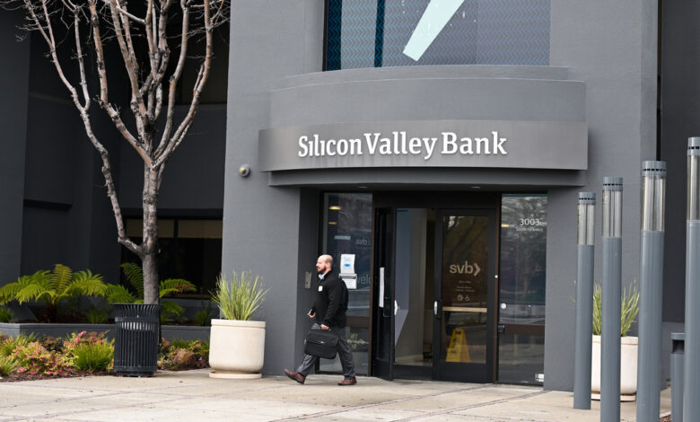 Acciones de mercados y bancos europeos caen tras colapso de Silicon Valley