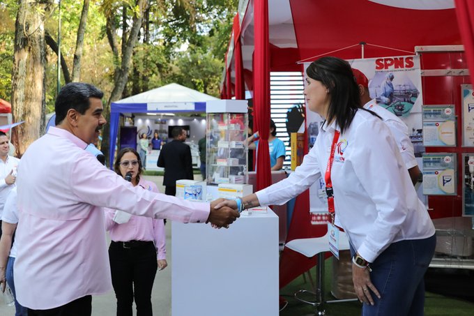 Presidente Maduro recorrió la 1era Feria Internacional de la Salud Venezuela (FISVEN)