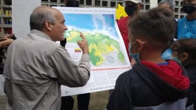Promueven defensa de la Guayana Esequiba en Barinas con entregas de mapas
