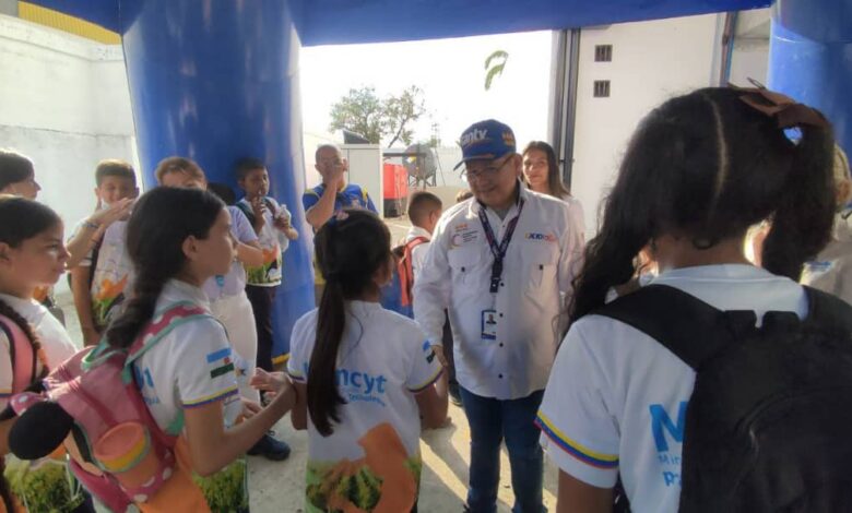 Presidente de Cantv compartió con niños de Barinas apoyando el programa Semilleros Científicos